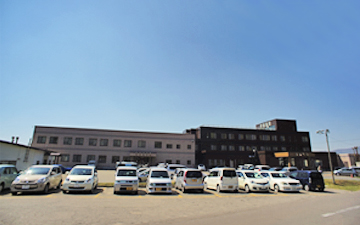 写真は駐車場のほんの一部です